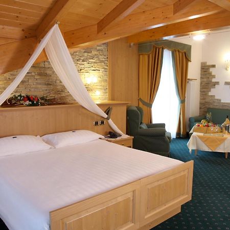 Hotel Gran Vacanze Rooms & Apartments Dimaro Exterior photo