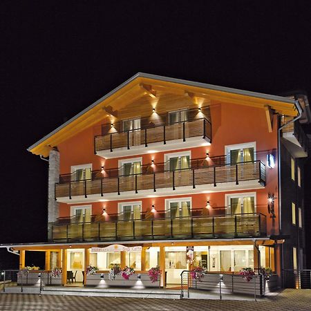 Hotel Gran Vacanze Rooms & Apartments Dimaro Exterior photo