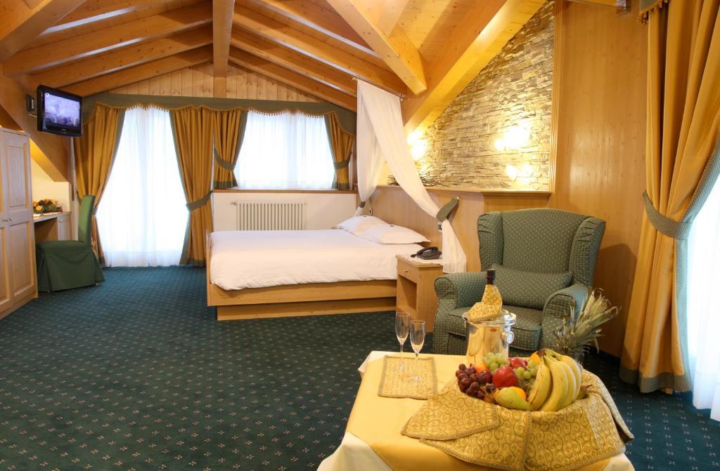 Hotel Gran Vacanze Rooms & Apartments Dimaro Exterior photo