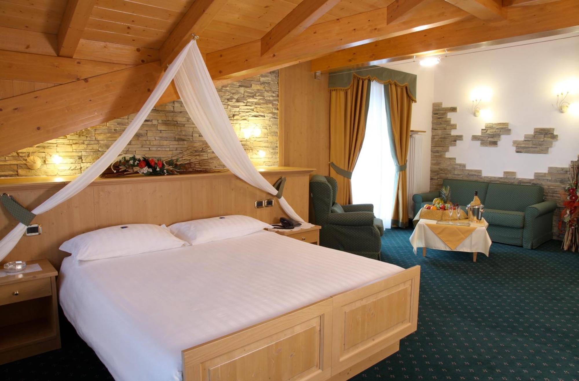 Hotel Gran Vacanze Rooms & Apartments Dimaro Exterior photo