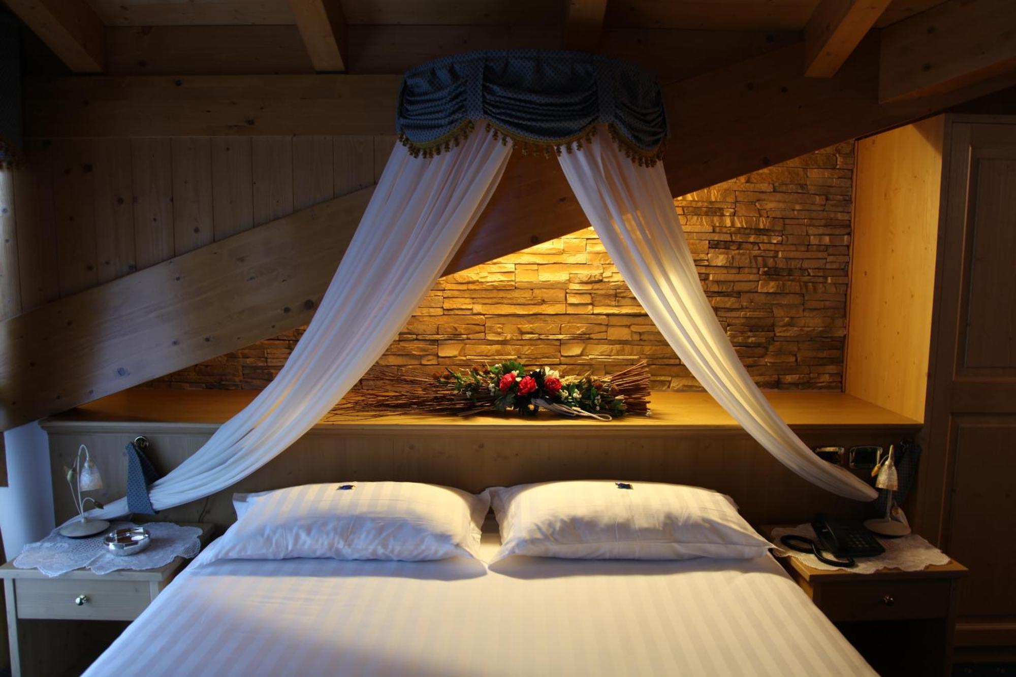 Hotel Gran Vacanze Rooms & Apartments Dimaro Exterior photo