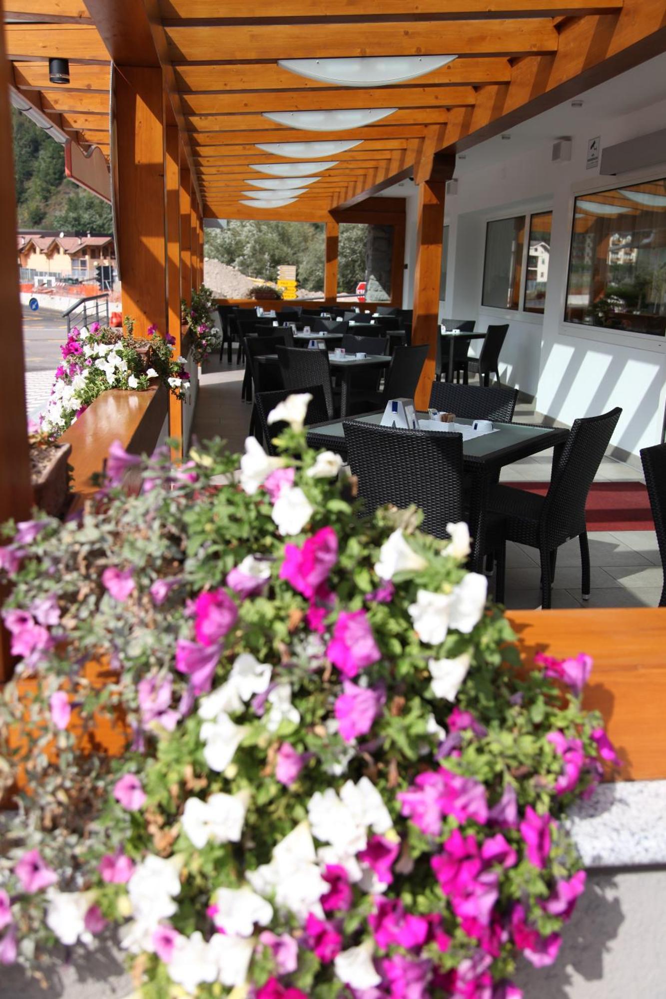 Hotel Gran Vacanze Rooms & Apartments Dimaro Exterior photo